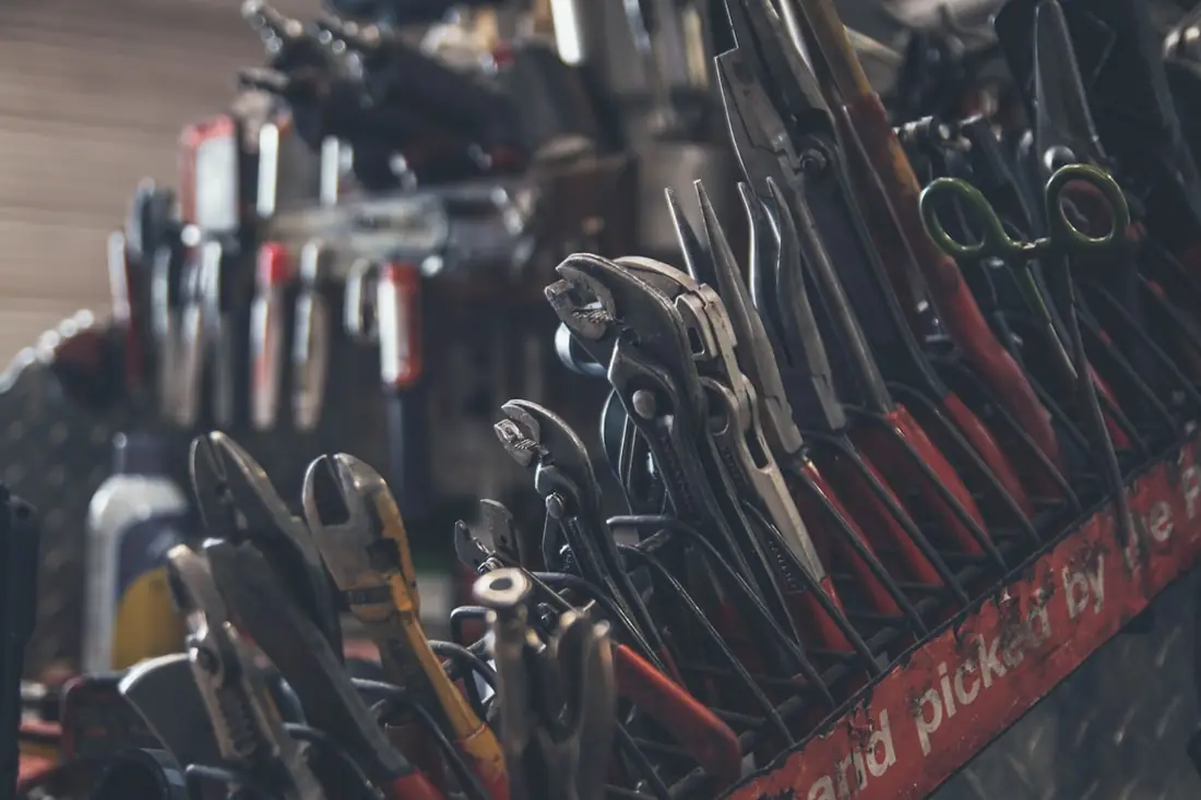 Professional hand tools for maintenance and repair works